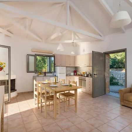 Villa Sleeps 4 Pool Air Con Wifi Gialova