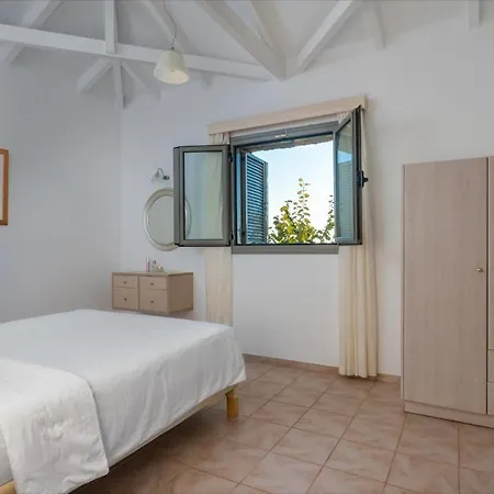 Sleeps 4 Pool Air Con Wifi Jálova
