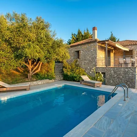 Sleeps 4 Pool Air Con Wifi *