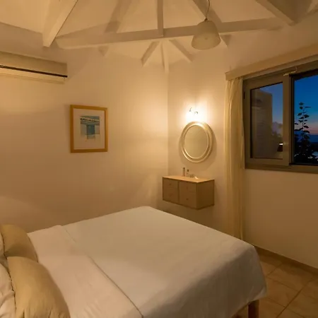 Sleeps 4 Pool Air Con Wifi Gialova