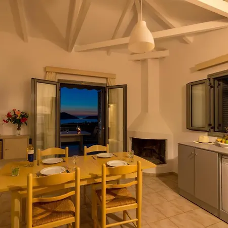 Villa Sleeps 4 Pool Air Con Wifi *