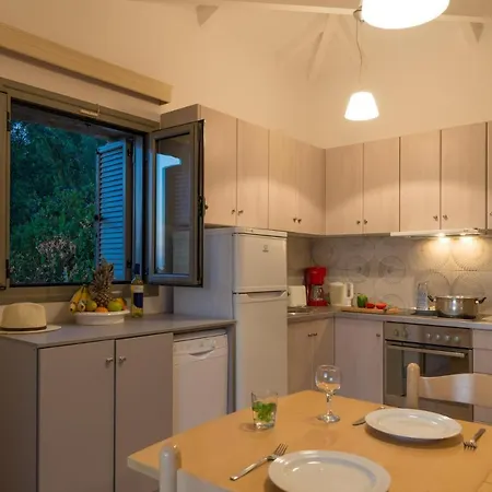 Sleeps 4 Pool Air Con Wifi Gialova