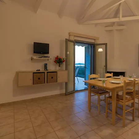 Sleeps 4 Pool Air Con Wifi *