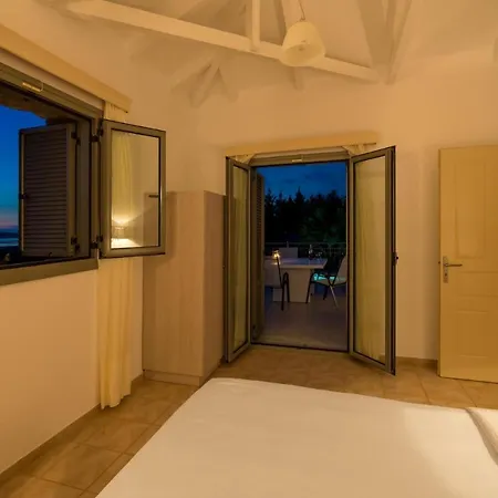 Villa Sleeps 4 Pool Air Con Wifi