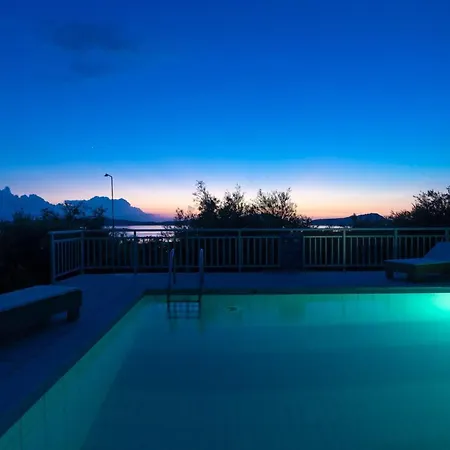 Sleeps 4 Pool Air Con Wifi Villa *