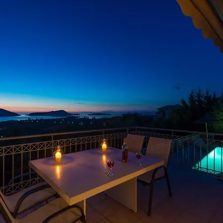 Sleeps 4 Pool Air Con Wifi