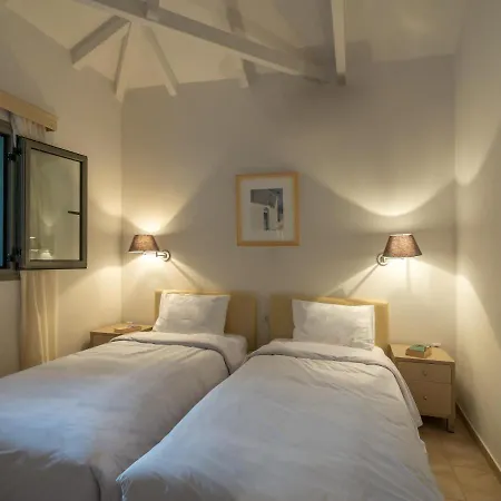 Sleeps 4 Pool Air Con Wifi * Gialova